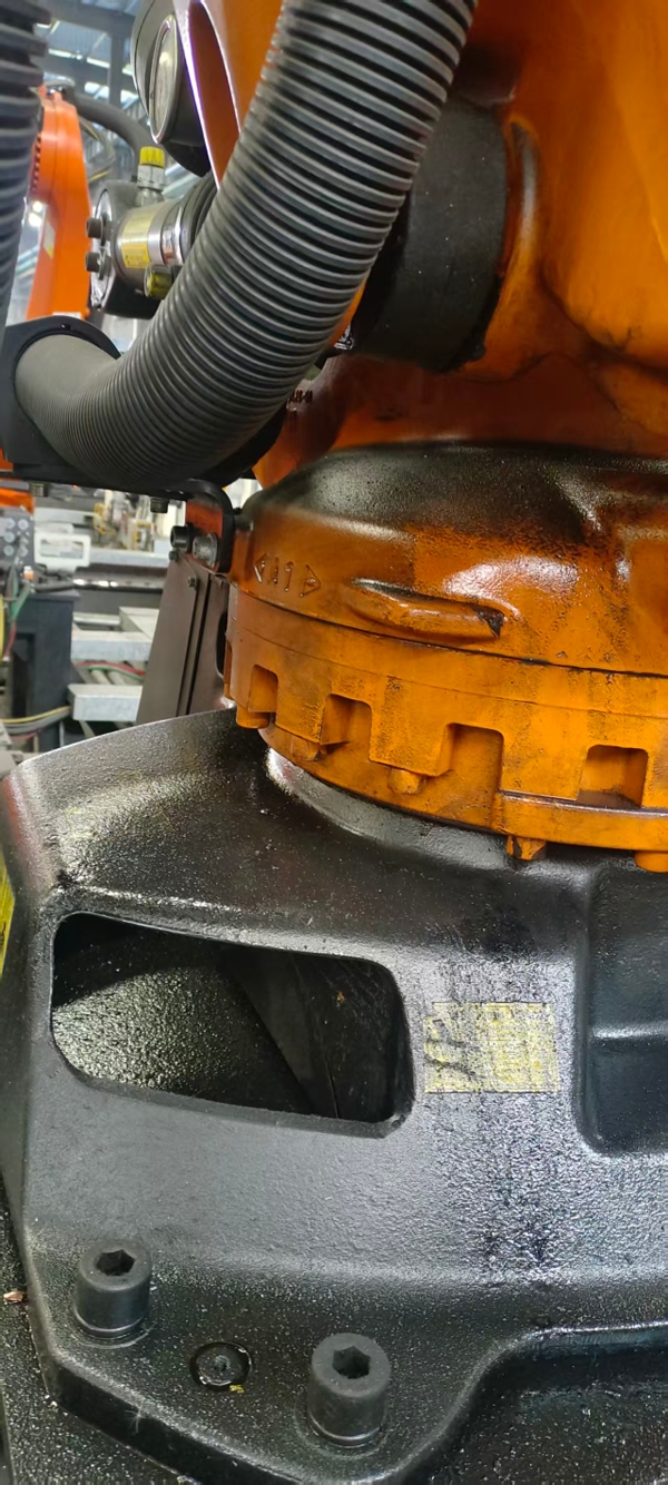 库卡机器人减速机漏油、关节漏油维修